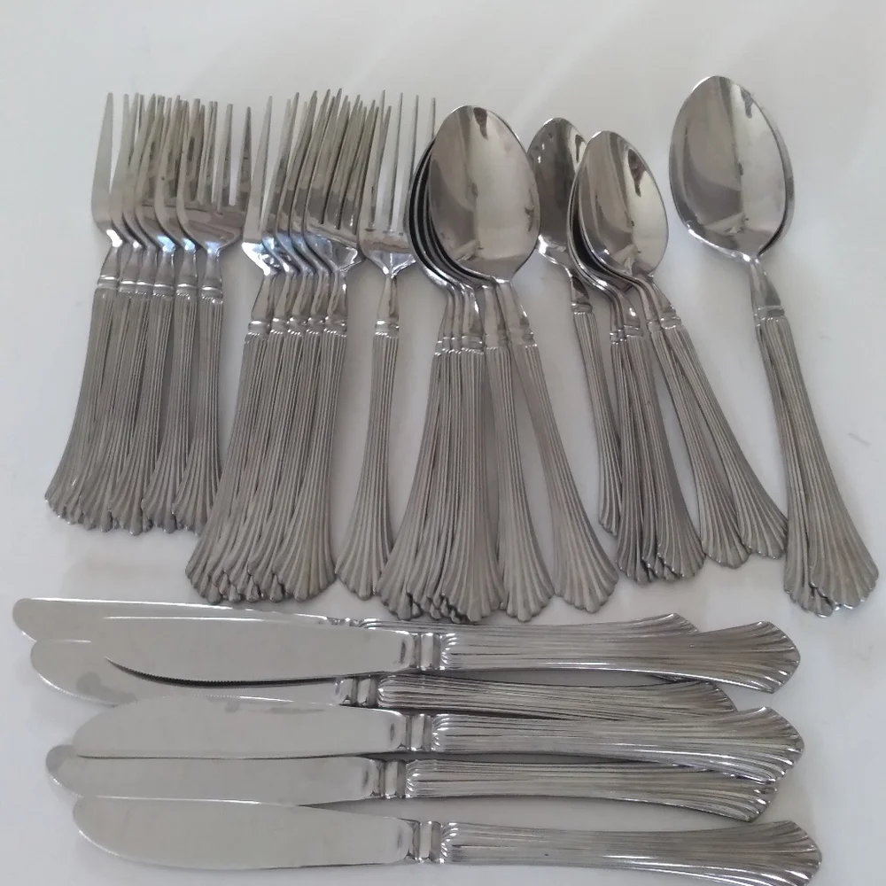 Wesley Forge 32 pcs. Flatware knife Spoons, Dinner Forks